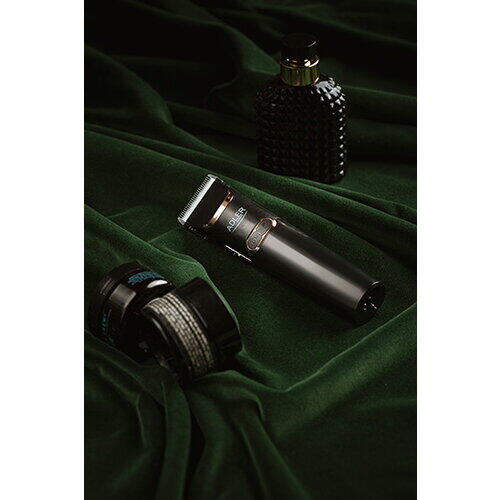 Masina de tuns Adler AD 2832, 40W, LCD, 4 atasamente, TURBO, Autonomie 1.5 ore, negru/auriu