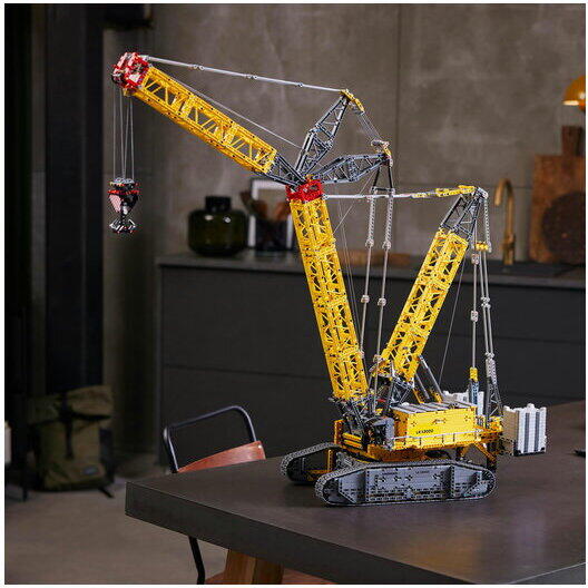 LEGO Technic Macara pe senile Liebherr LR 13000 42146