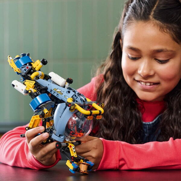 LEGO Technic: Submarin de cercetare la mare adancime 42201, 9 ani+, 413 piese
