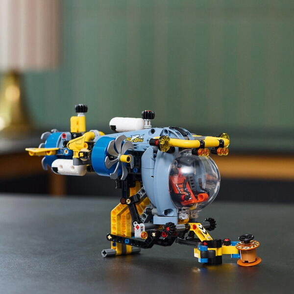 LEGO Technic: Submarin de cercetare la mare adancime 42201, 9 ani+, 413 piese