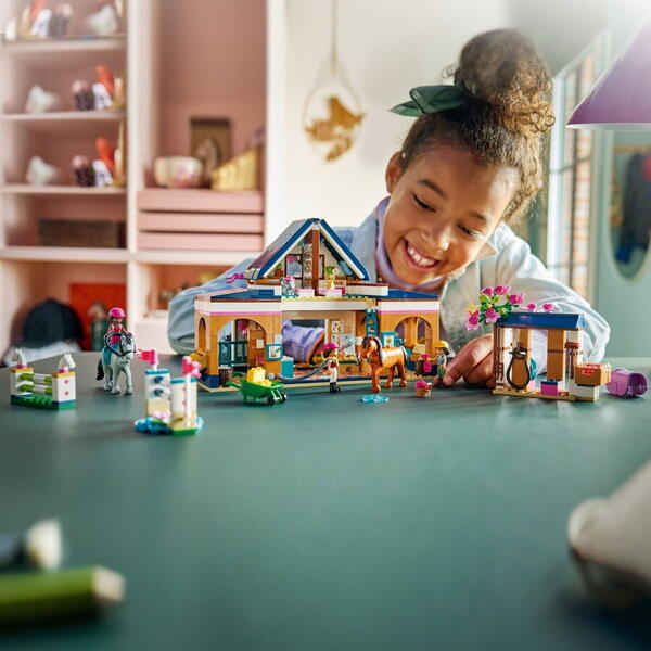 LEGO Friends: Grajd de cai si academie de echitatie 42688, 7 ani+, 735 piese