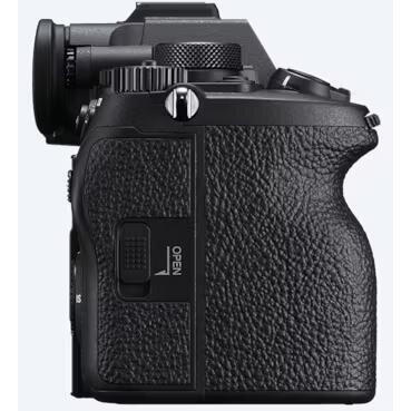Sony Α7R V FULL-FRAME HIGH-RESOLUTION CAMERA